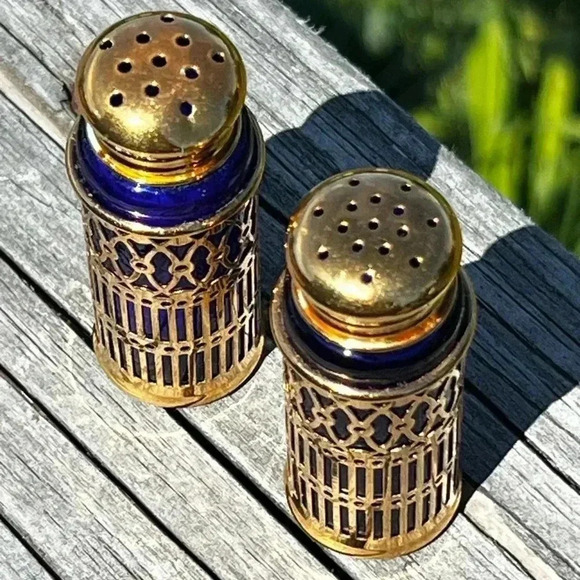 Vintage Leonard Cobalt Blue Salt And Pepper Shakers With Gold Tone Filgree - Picture 2 of 5